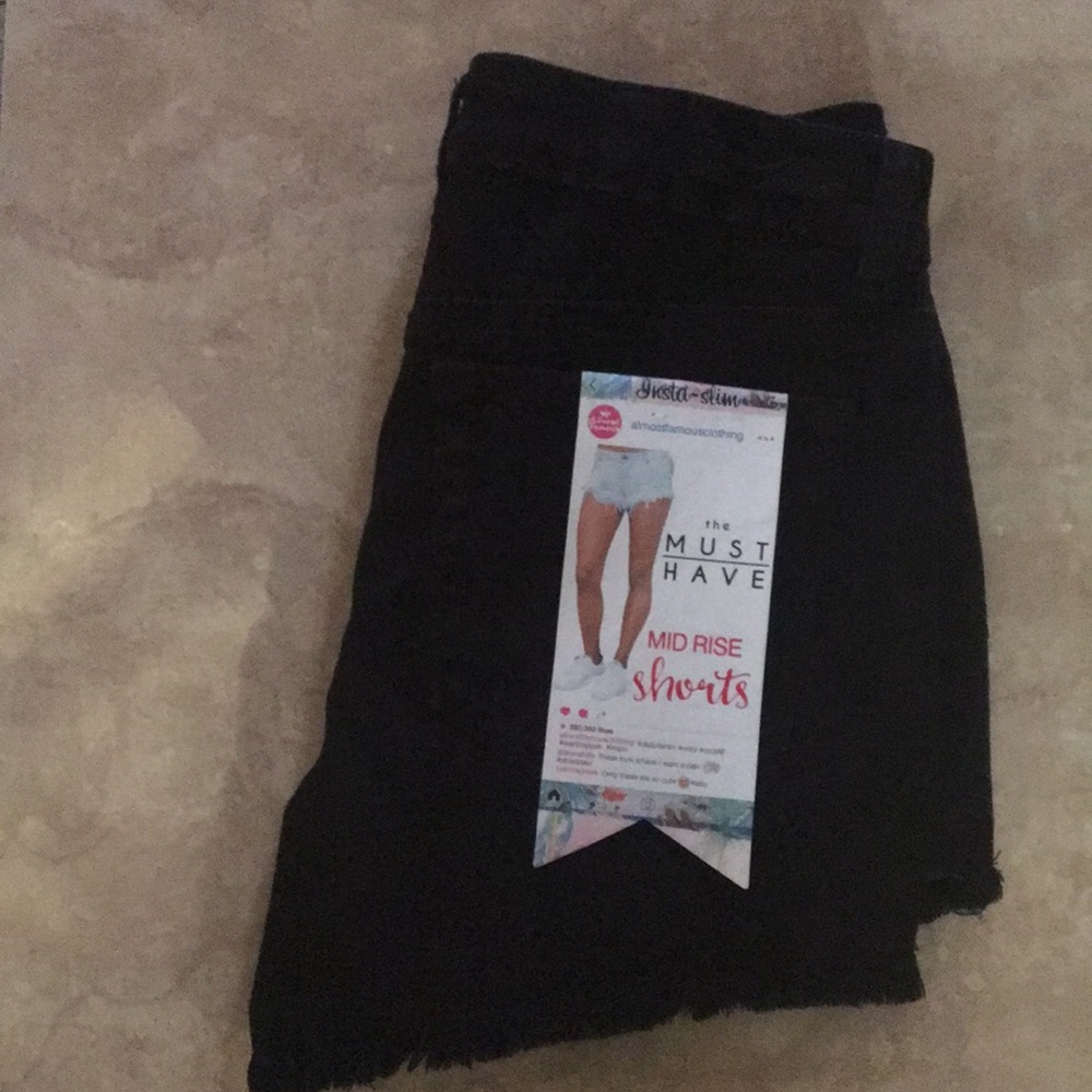 Almost Famous Mid Rise Shorts - Picture 4 of 5